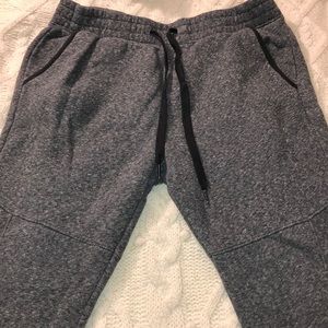 Hollister joggers
